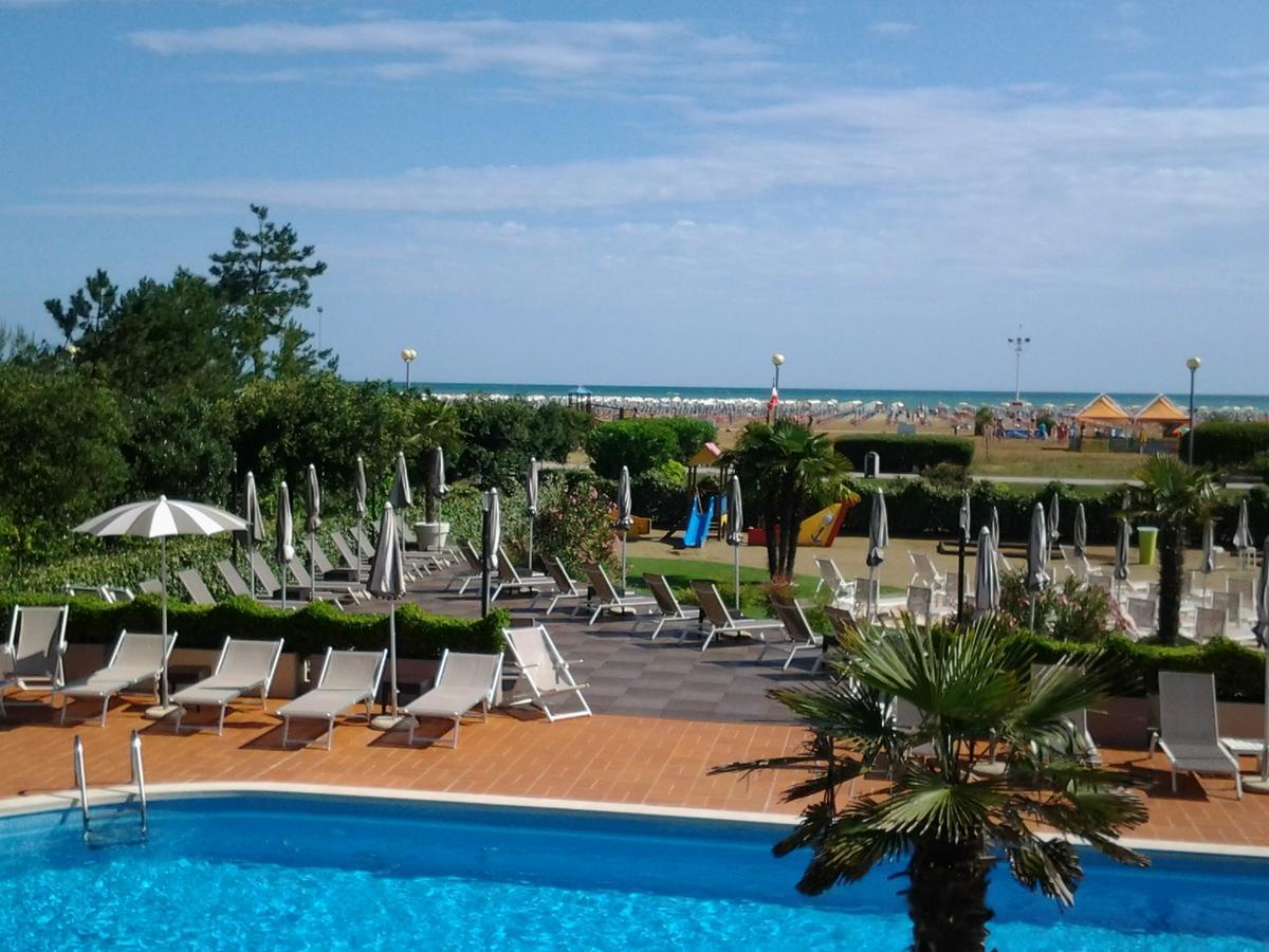 Hotel Italy Бибионе Экстерьер фото